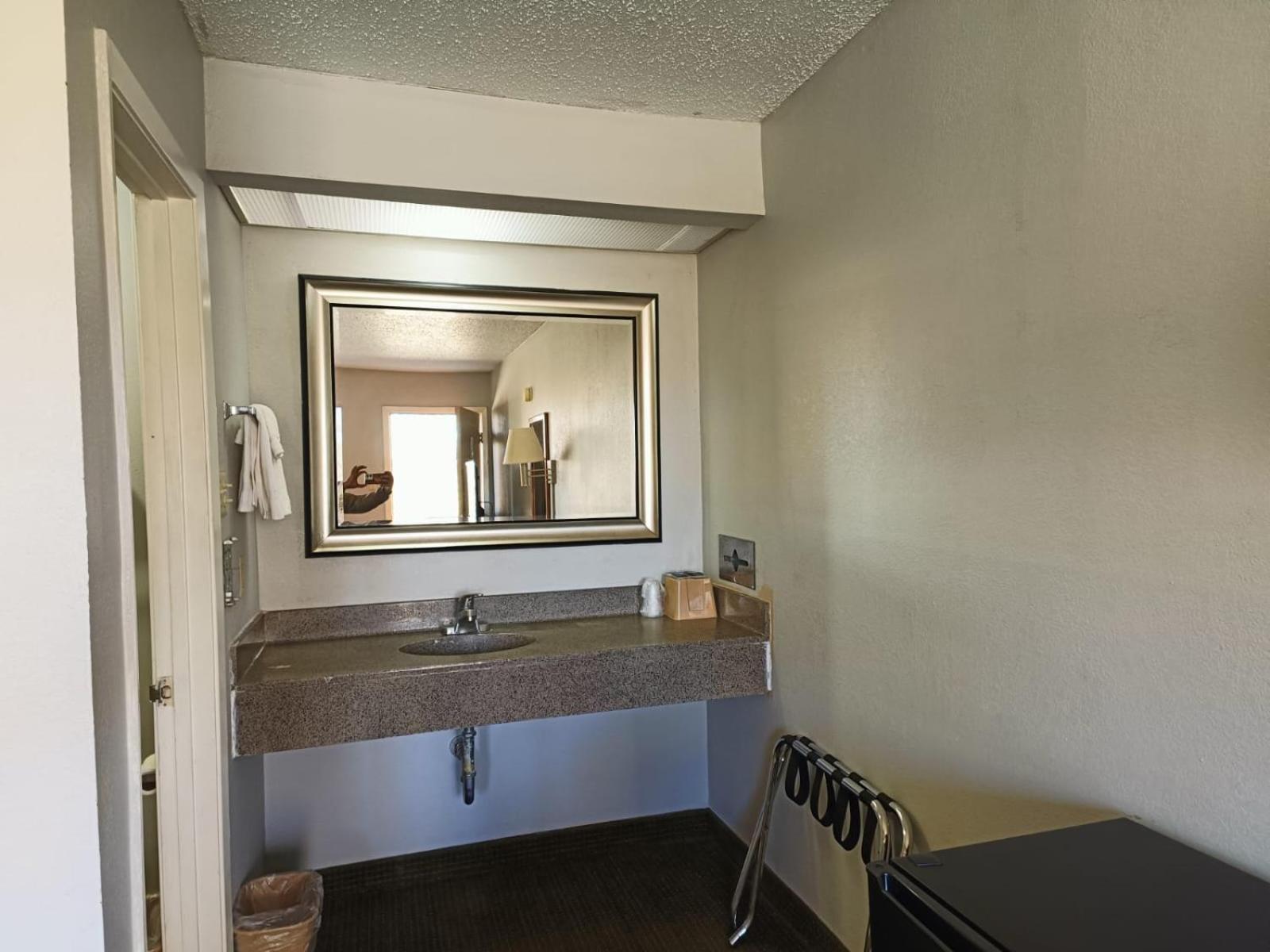 Executive Inn By Oyo Kilgore North Exterior photo