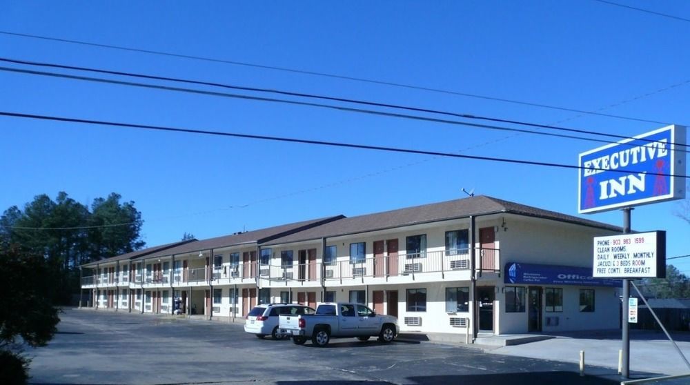 Executive Inn By Oyo Kilgore North Exterior photo